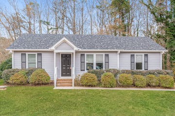 617 BARTLETT RD Fuquay-Varina, NC 27526